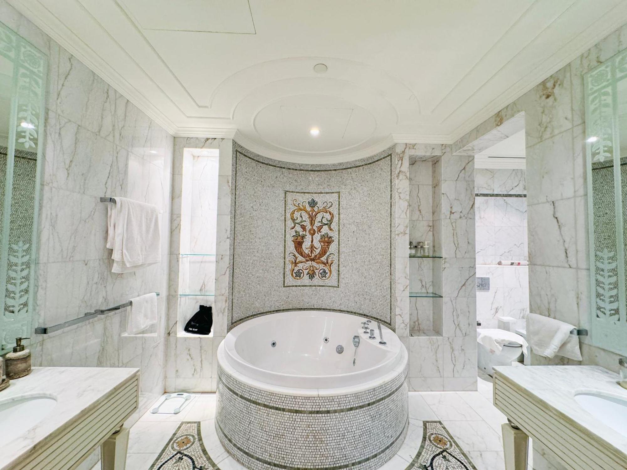 Brown Stone - Palazzo Versace Waterfront View *
