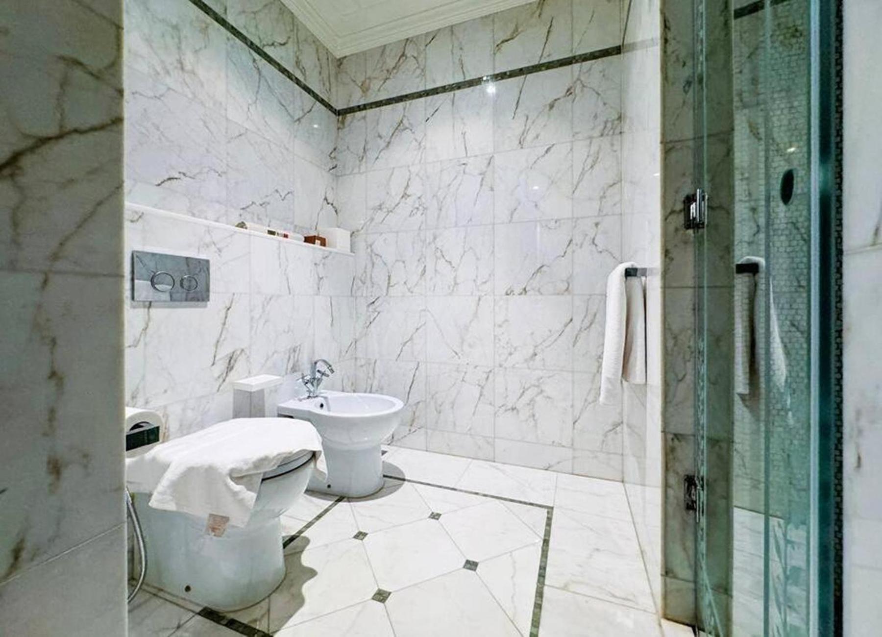 Apartment Brown Stone - Palazzo Versace Waterfront View Dubai