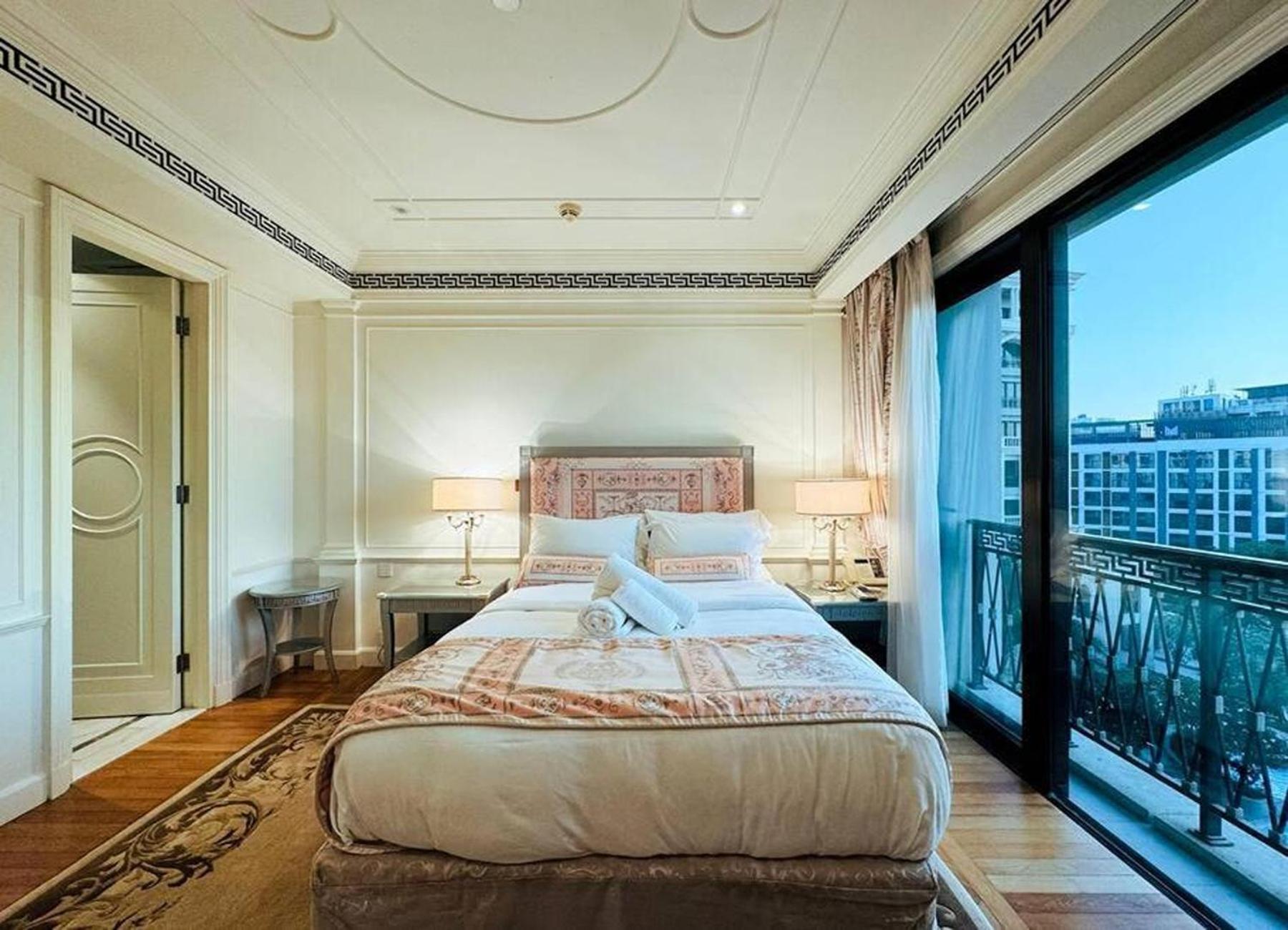Brown Stone - Palazzo Versace Waterfront View Apartment Dubai