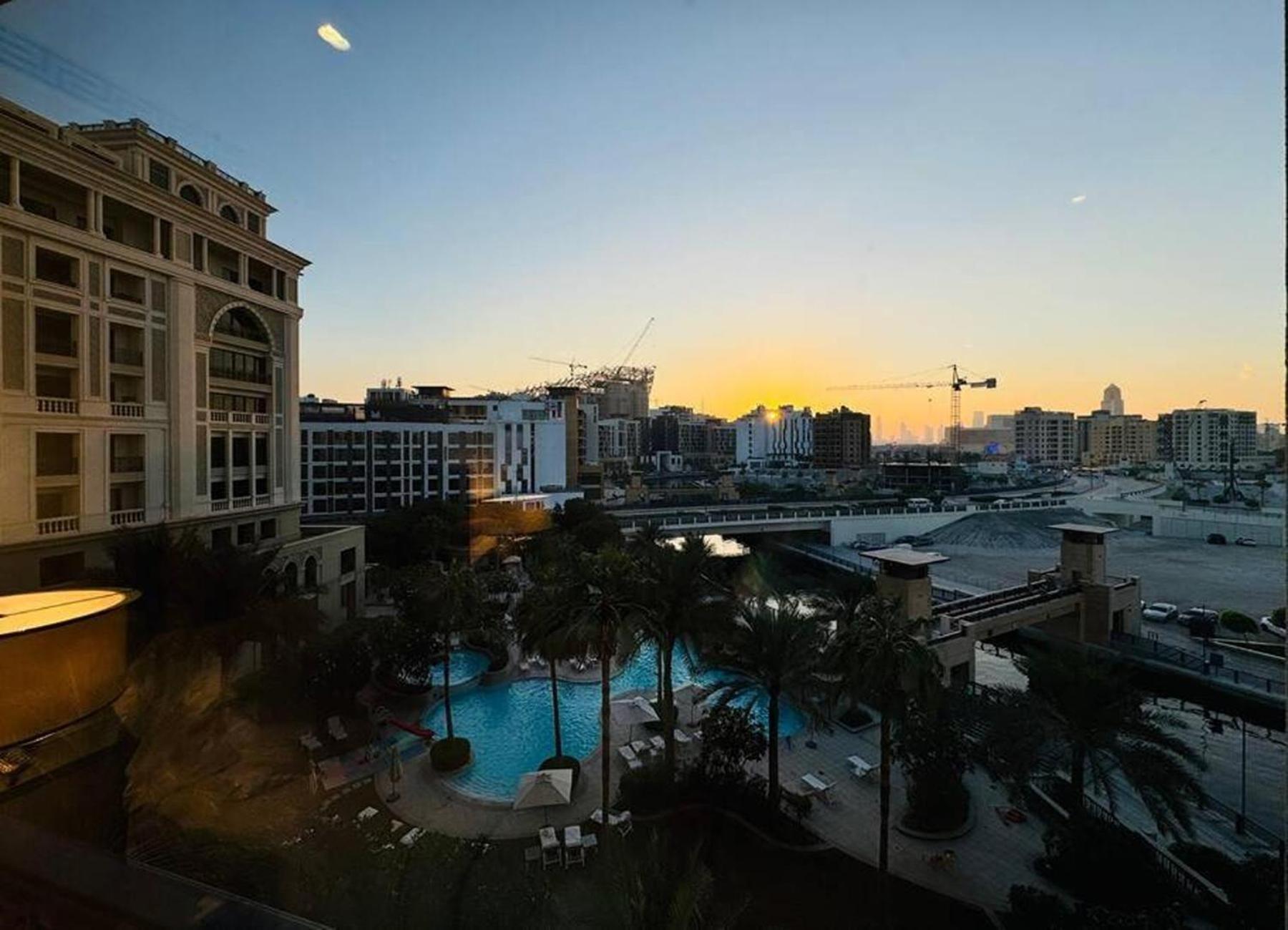 Brown Stone - Palazzo Versace Waterfront View Apartment Dubai